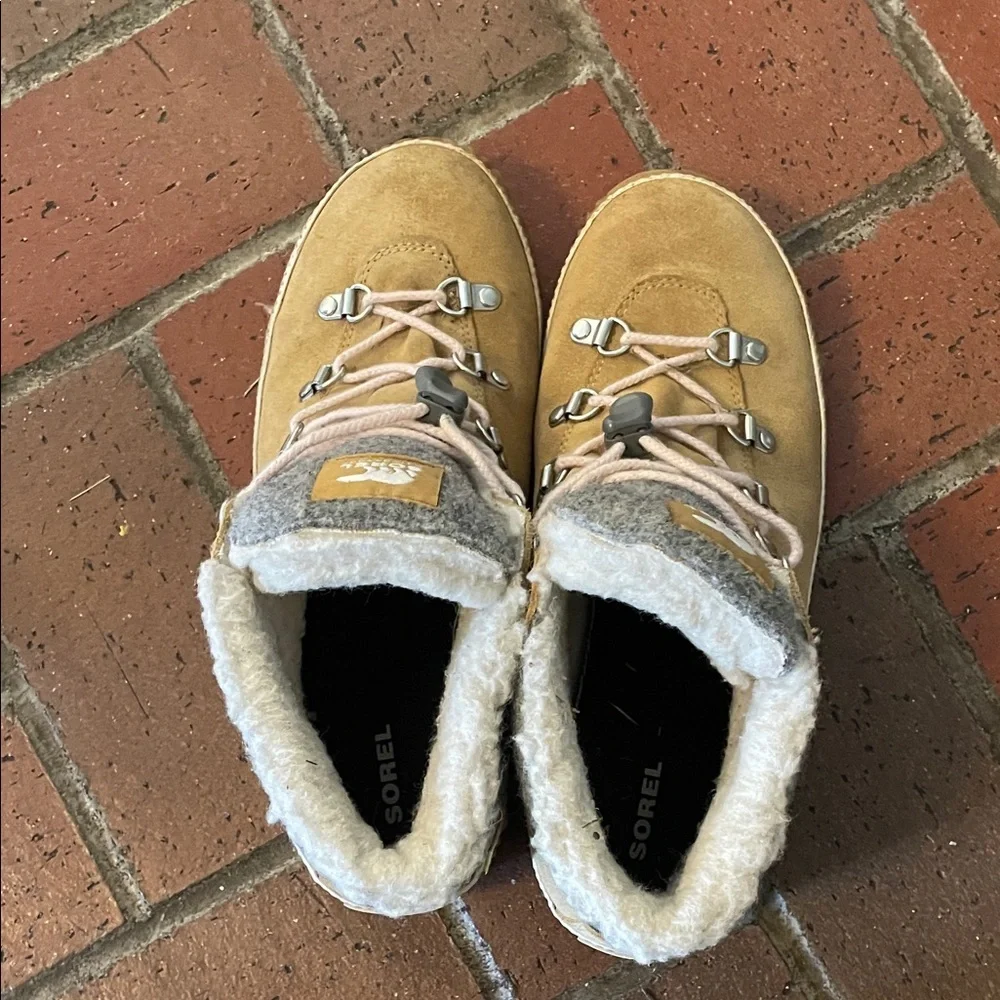 Sorel Out N About Conquest Tan and Gray Winter‎ Boots